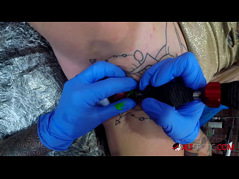 ❤️ Extremamente tatuada, a brasa Sully Savage fez uma tatuagem em seu clítoris ❤❌ Porno em porno pt-br.assistentai.ru ❌